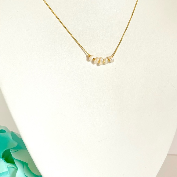 Minimalist Pearl Strand Necklace - Picture 5 of 6